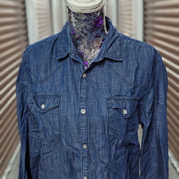 Guess Slim Fit Size Large Women's Chambray Medium-Wash Denim Button-Up Shirt - Picture 4 of 9